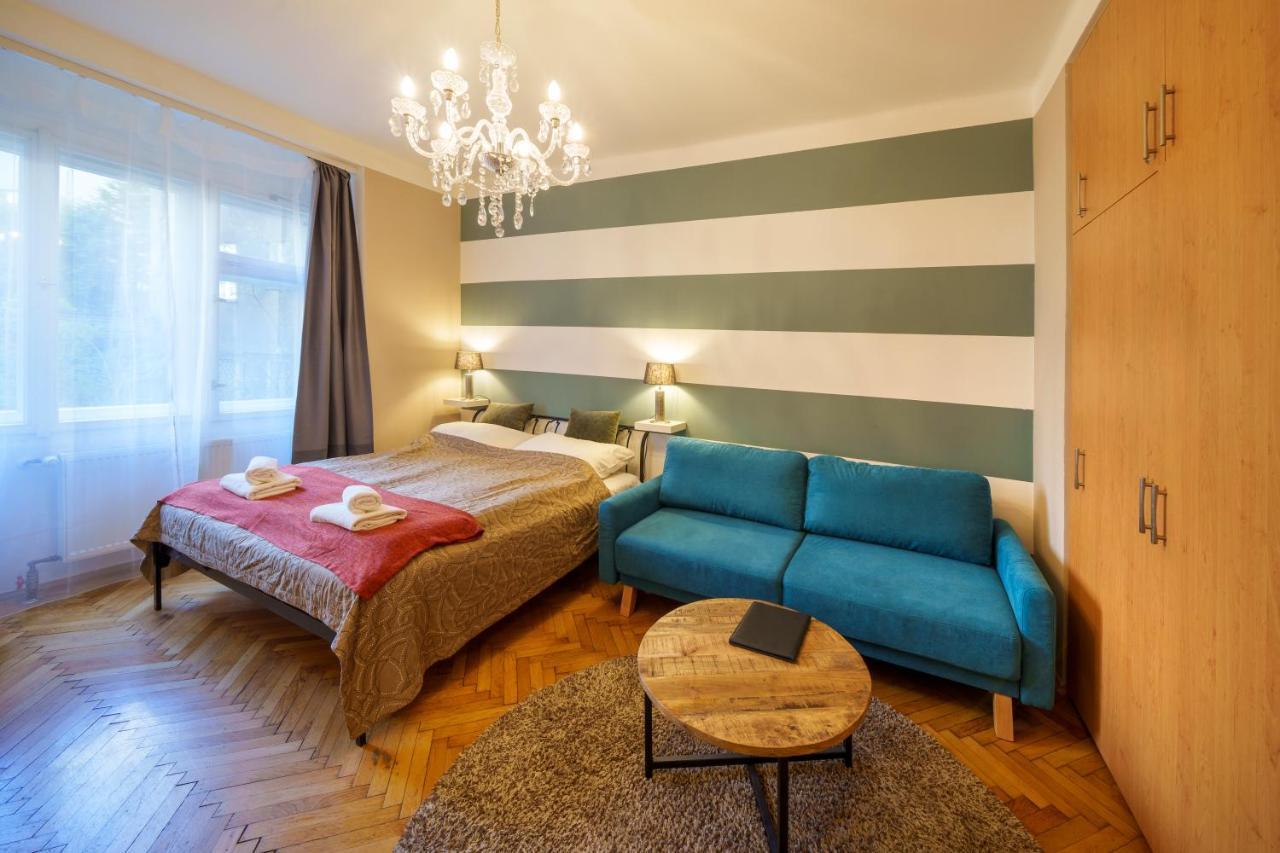 Dlouha Apartment With Balcony Prága Kültér fotó
