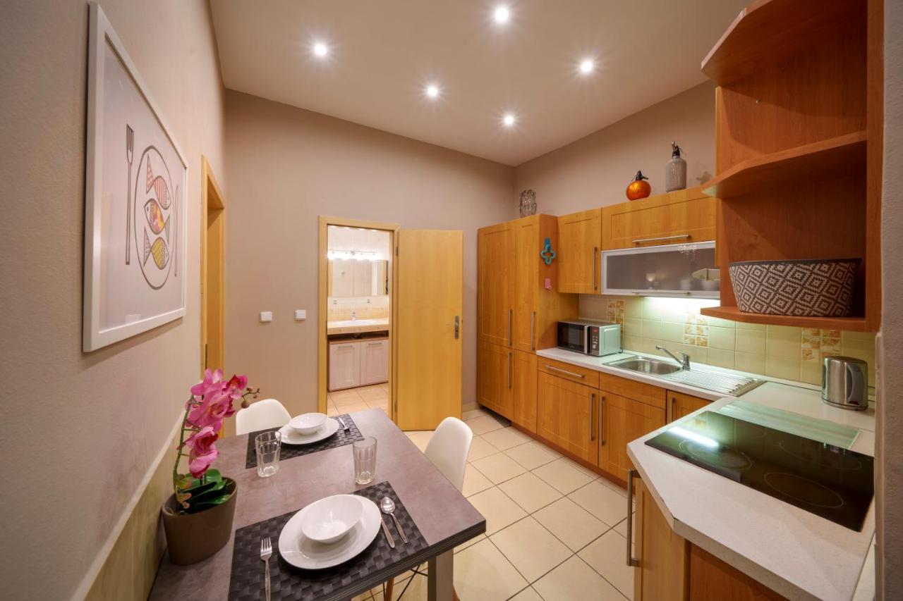 Dlouha Apartment With Balcony Prága Kültér fotó