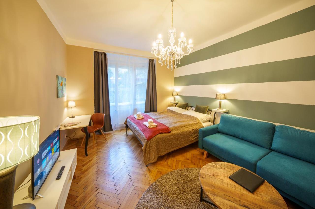 Dlouha Apartment With Balcony Prága Kültér fotó