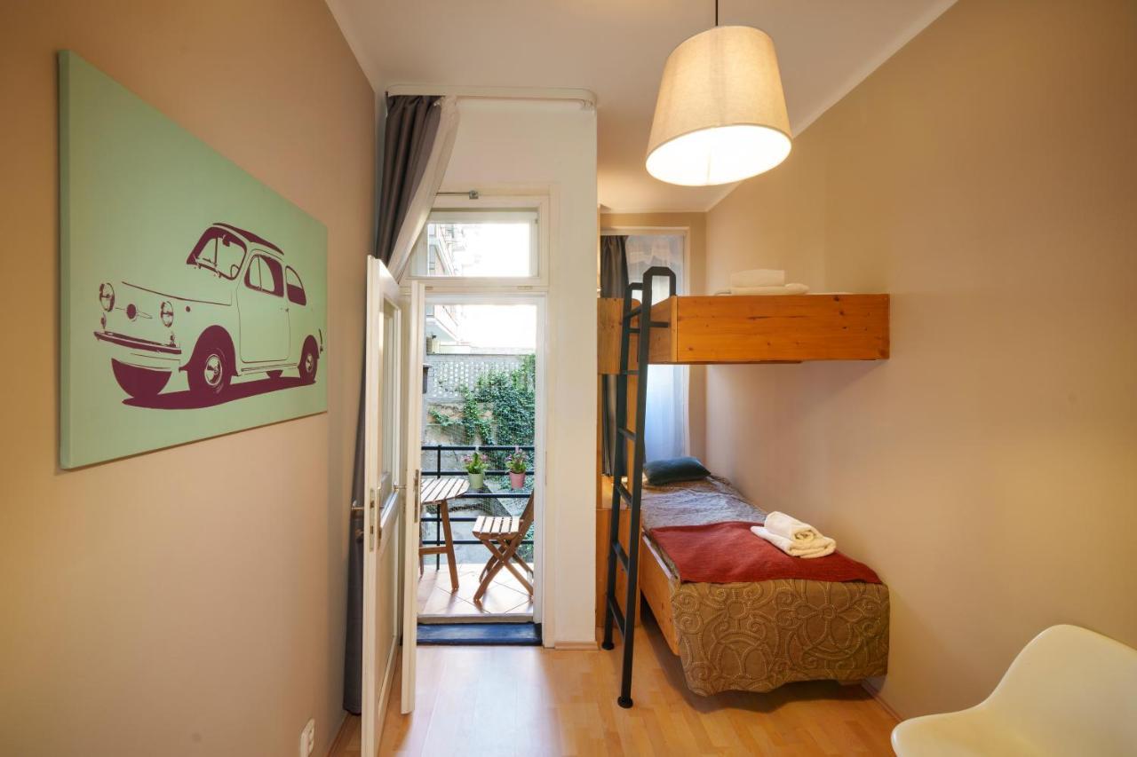 Dlouha Apartment With Balcony Prága Kültér fotó